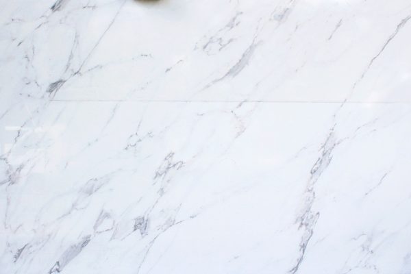 Piedra Sinterizada Calacatta Gris Gloss
